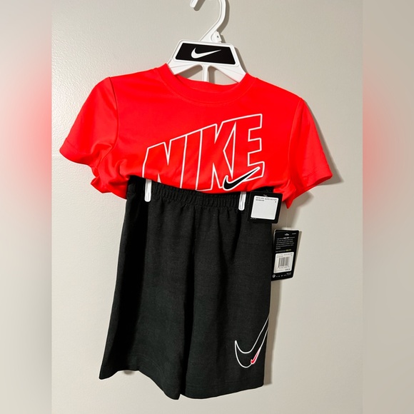 Nike Boys 2 Piece Set Dri Fit 7 - Picture 2 of 9